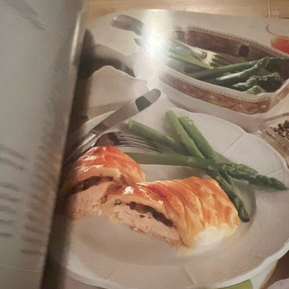 Le Cordon Bleu Home Collection Chicken Cookbook - Picture 9 of 9